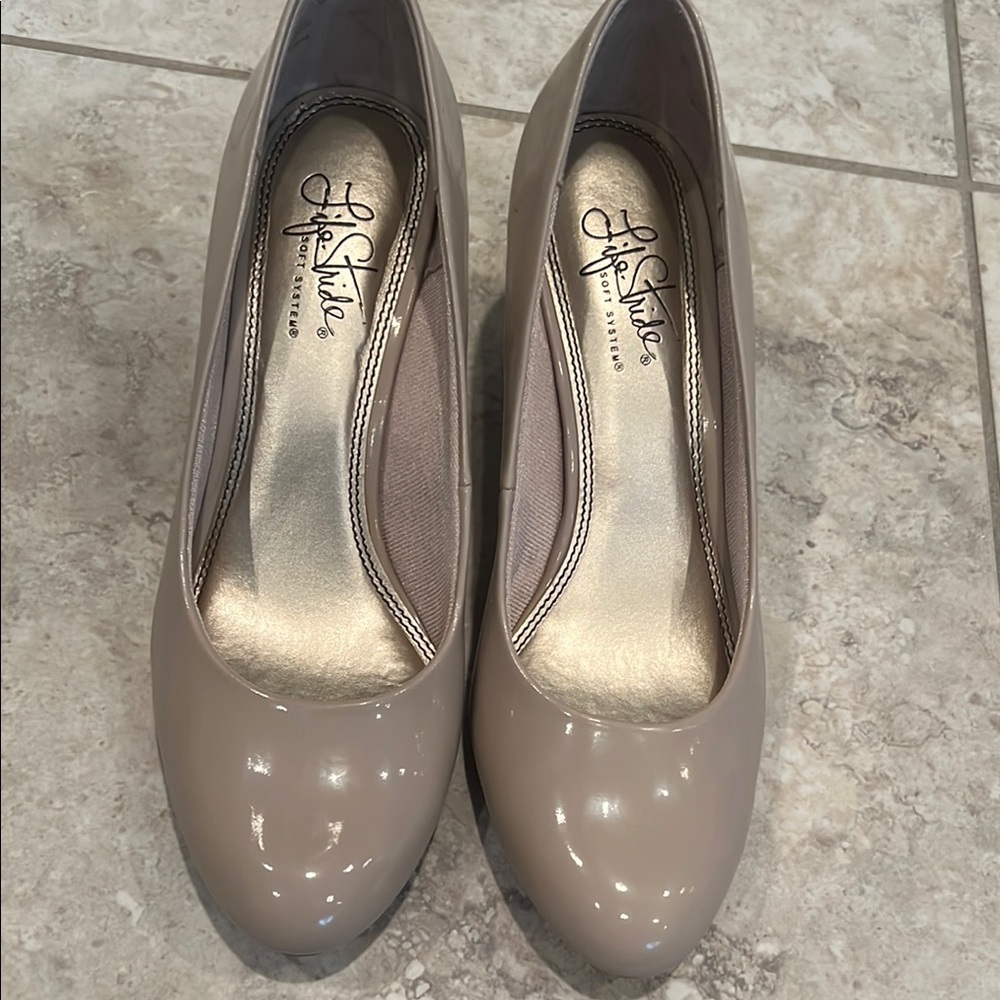Life Stride Tan Heels with Glossy Finish